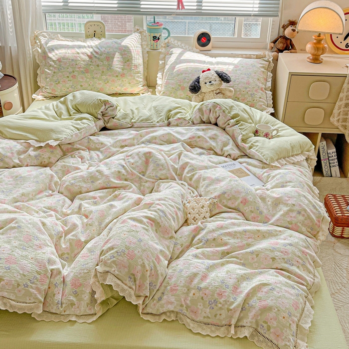 91家纺网 家纺一手货源 找家纺 梦莱斯 2025新款云感木棉皱皱双层纱全棉花边四件套 莱茵河畔