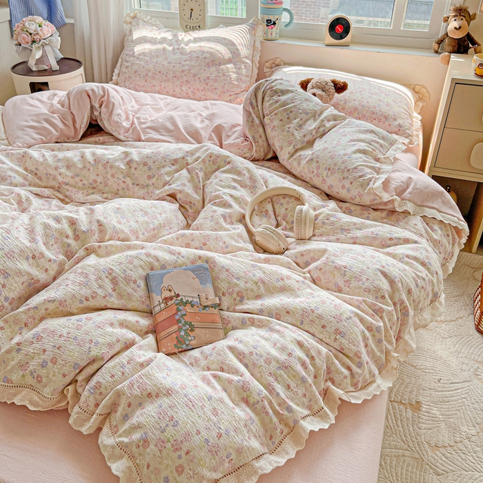 91家纺网 家纺一手货源 找家纺 梦莱斯 2025新款云感木棉皱皱双层纱全棉花边四件套 桃花诺