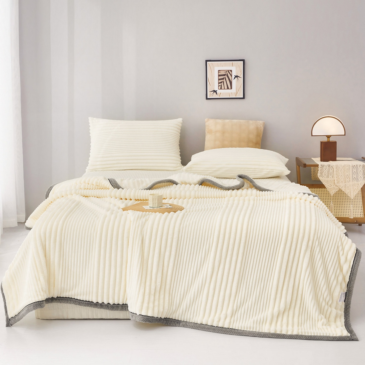 91家纺网 家纺一手货源 找家纺 肖恩毯业2025新款子母条兔毛绒毛毯盖毯休闲毯绒毯毯子跨境专供可打卷外贸出口可定制尺寸 子母-白色