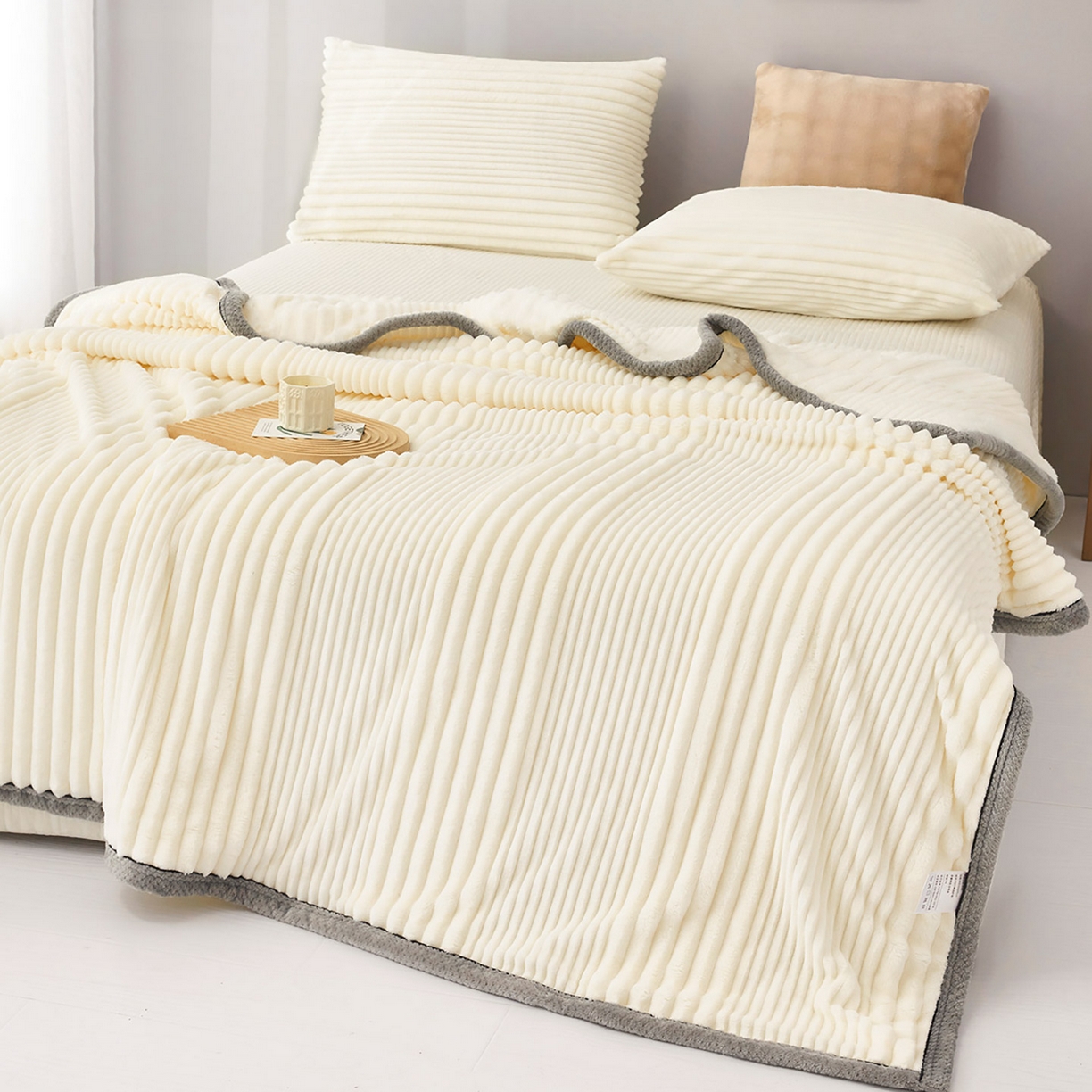 91家纺网 家纺一手货源 找家纺 肖恩毯业2025新款子母条兔毛绒毛毯盖毯休闲毯绒毯毯子跨境专供可打卷外贸出口可定制尺寸 子母-白色