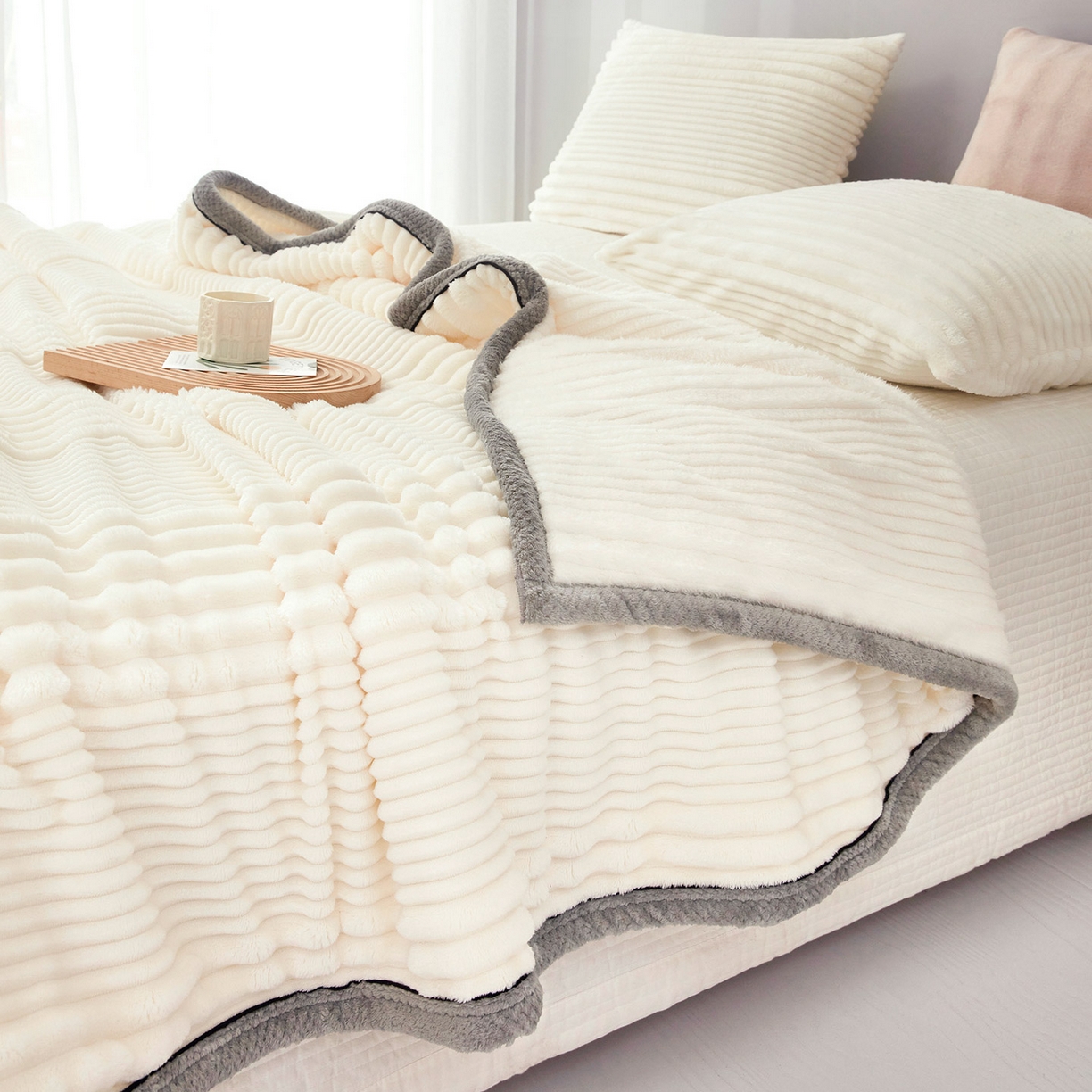 91家纺网 家纺一手货源 找家纺 肖恩毯业2025新款子母条兔毛绒毛毯盖毯休闲毯绒毯毯子跨境专供可打卷外贸出口可定制尺寸 子母-白色