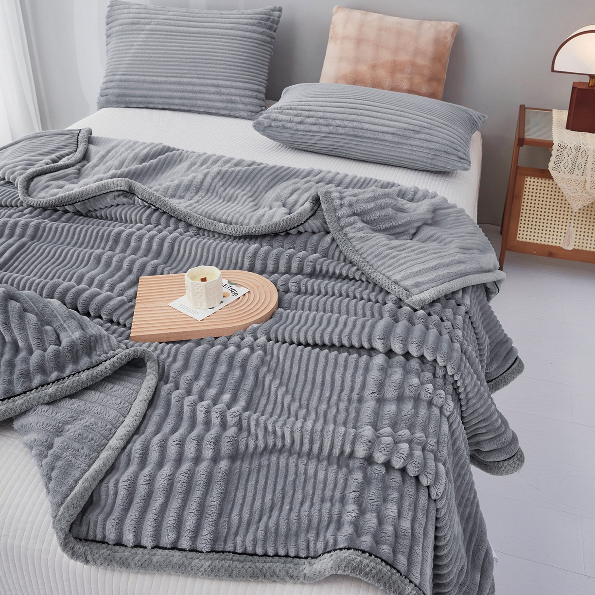 91家纺网 家纺一手货源 找家纺 肖恩毯业2025新款子母条兔毛绒毛毯盖毯休闲毯绒毯毯子跨境专供可打卷外贸出口可定制尺寸 子母-浅灰