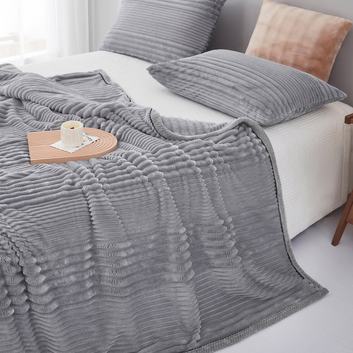 91家纺网 家纺一手货源 找家纺 肖恩毯业2025新款子母条兔毛绒毛毯盖毯休闲毯绒毯毯子跨境专供可打卷外贸出口可定制尺寸 子母-浅灰