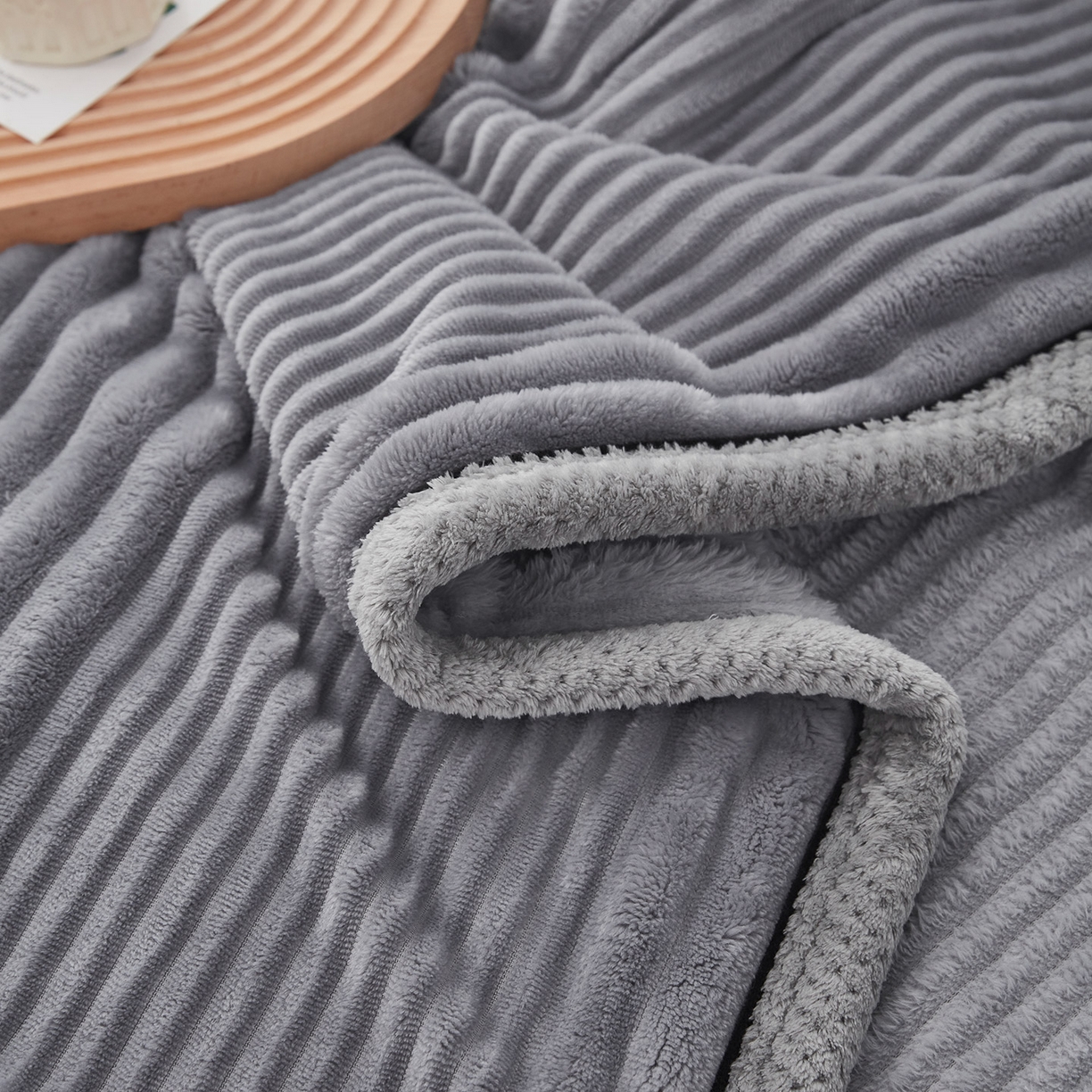 91家纺网 家纺一手货源 找家纺 肖恩毯业2025新款子母条兔毛绒毛毯盖毯休闲毯绒毯毯子跨境专供可打卷外贸出口可定制尺寸 子母-浅灰