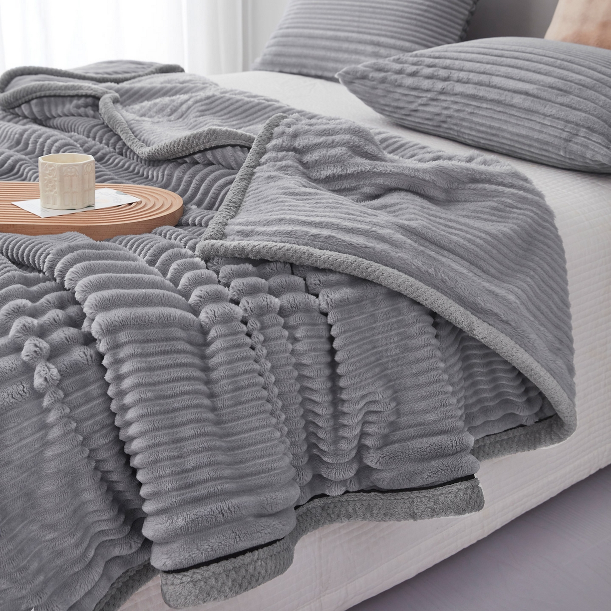 91家纺网 家纺一手货源 找家纺 肖恩毯业2025新款子母条兔毛绒毛毯盖毯休闲毯绒毯毯子跨境专供可打卷外贸出口可定制尺寸 子母-浅灰