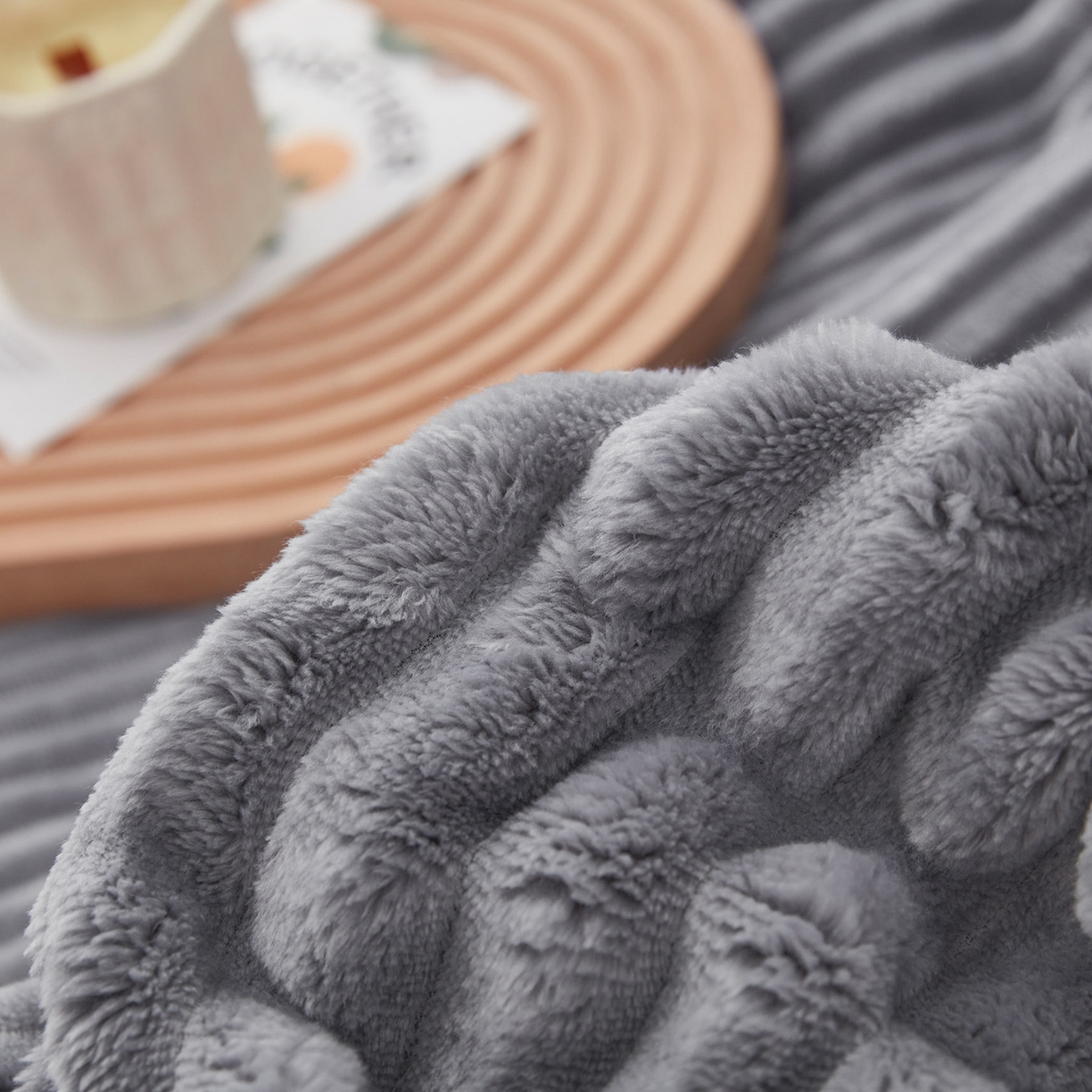 91家纺网 家纺一手货源 找家纺 肖恩毯业2025新款子母条兔毛绒毛毯盖毯休闲毯绒毯毯子跨境专供可打卷外贸出口可定制尺寸 子母-浅灰