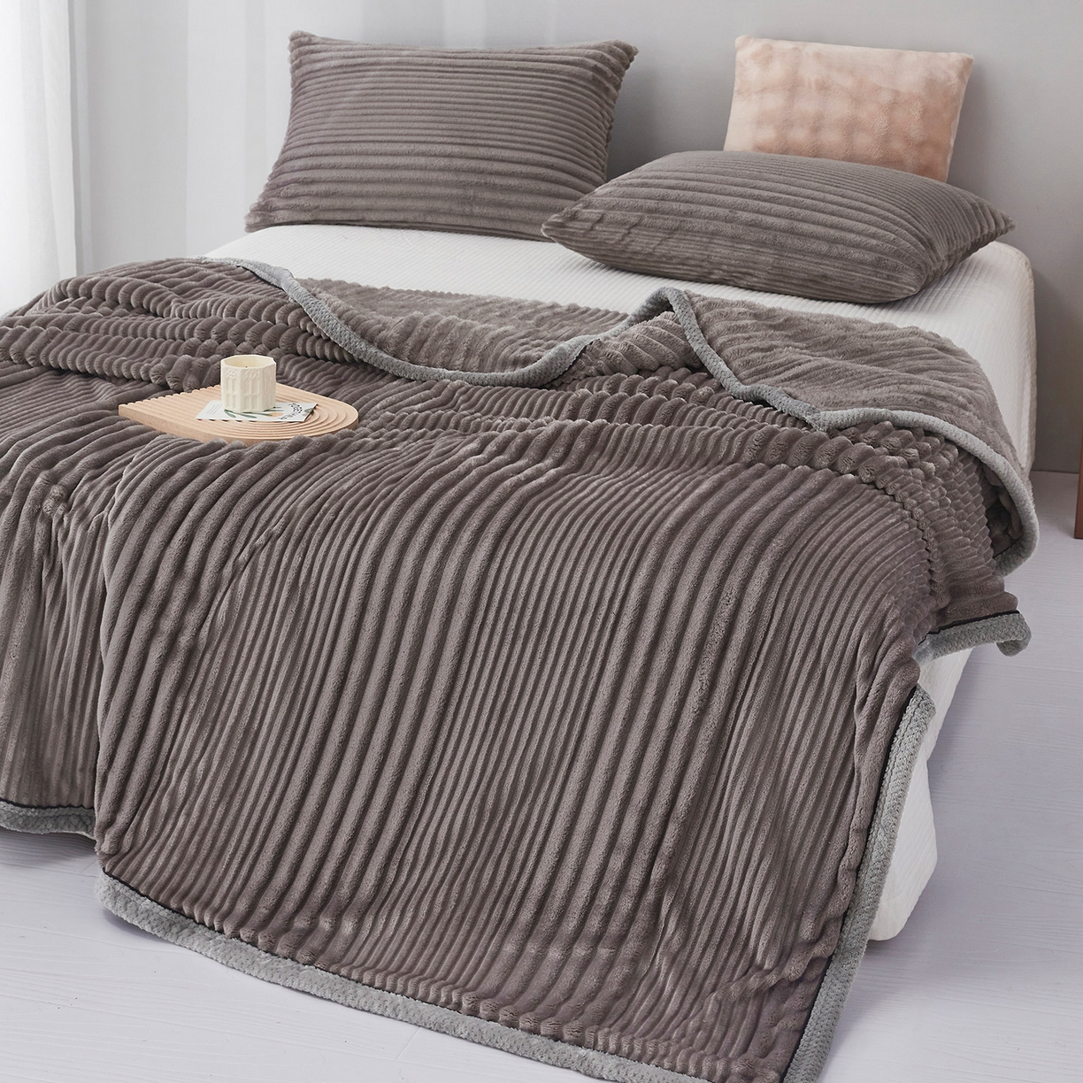 91家纺网 家纺一手货源 找家纺 肖恩毯业2025新款子母条兔毛绒毛毯盖毯休闲毯绒毯毯子跨境专供可打卷外贸出口可定制尺寸 子母-深灰