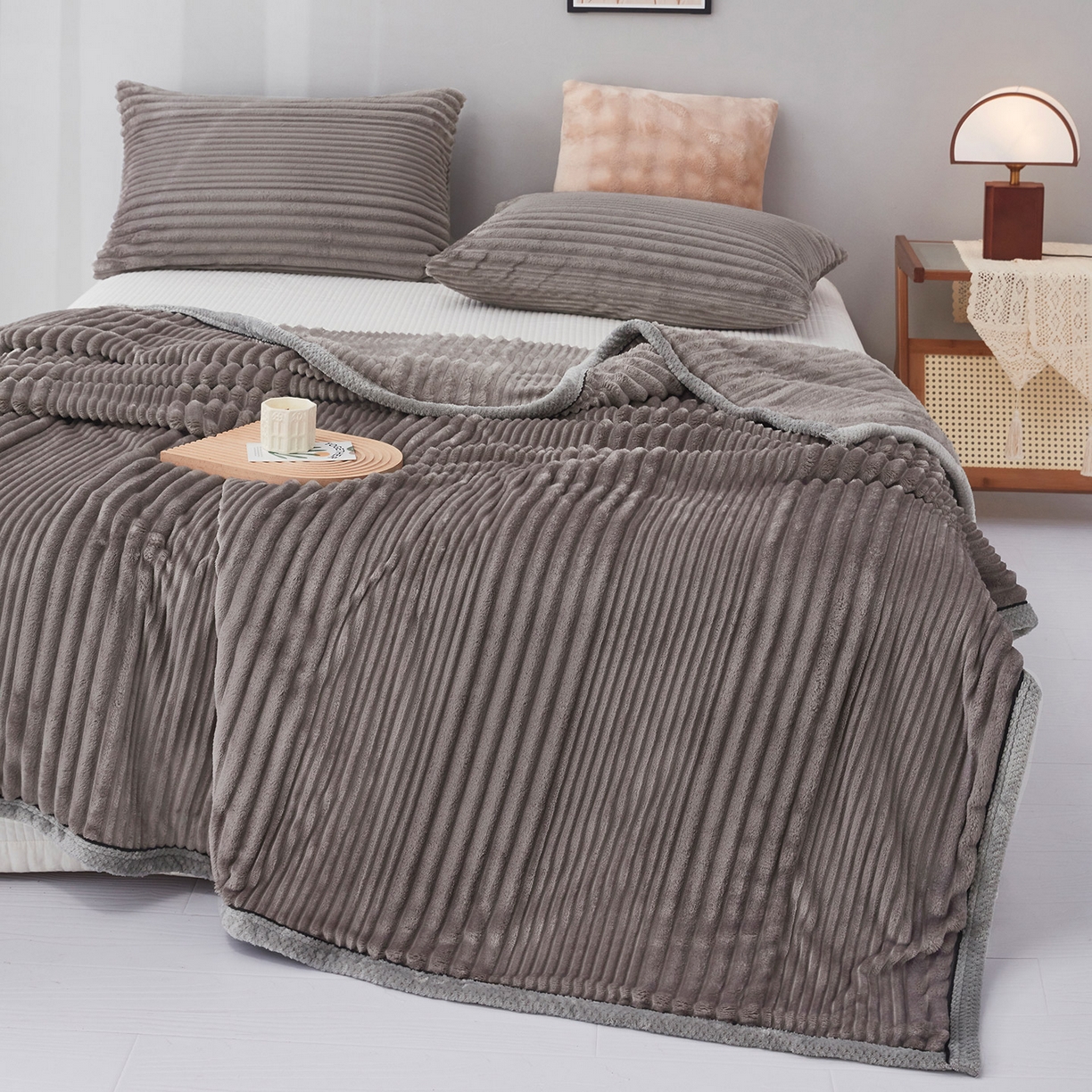 91家纺网 家纺一手货源 找家纺 肖恩毯业2025新款子母条兔毛绒毛毯盖毯休闲毯绒毯毯子跨境专供可打卷外贸出口可定制尺寸 子母-深灰