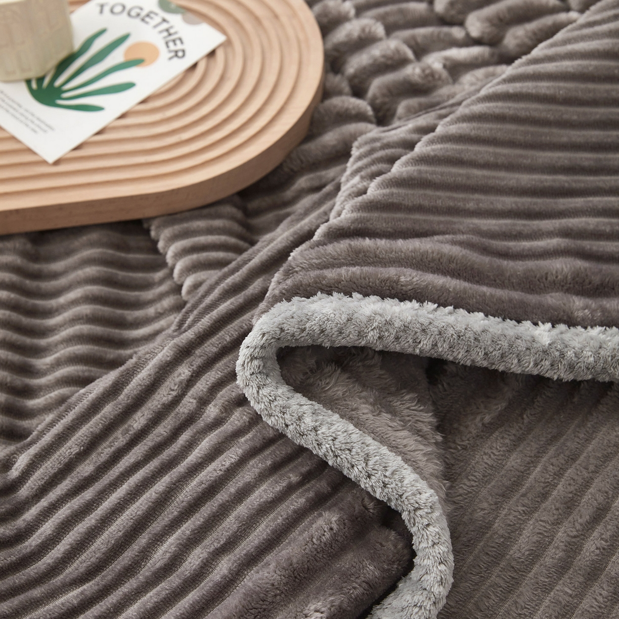 91家纺网 家纺一手货源 找家纺 肖恩毯业2025新款子母条兔毛绒毛毯盖毯休闲毯绒毯毯子跨境专供可打卷外贸出口可定制尺寸 子母-深灰