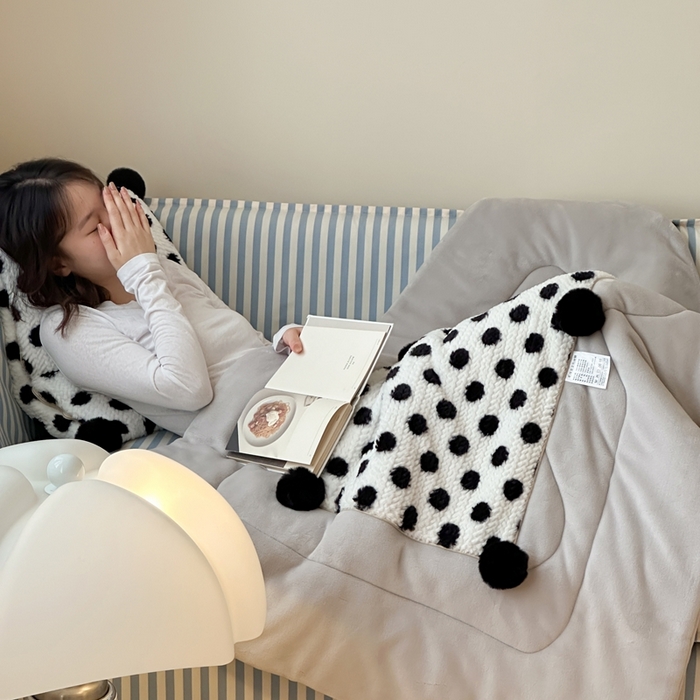 91家纺网 家纺一手货源 找家纺 （总）多米家居 2025新款毛球波波抱枕被