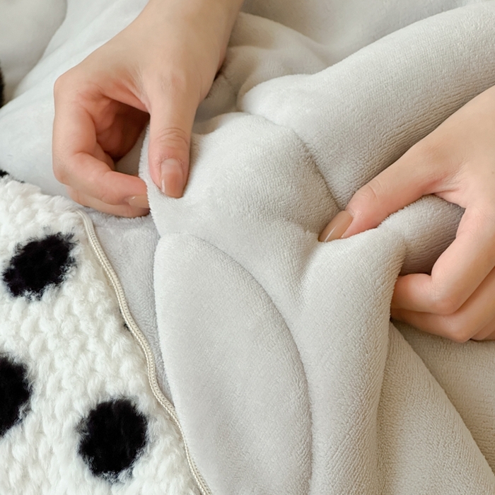 91家纺网 家纺一手货源 找家纺 （总）多米家居 2025新款毛球波波抱枕被