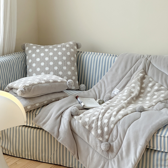 91家纺网 家纺一手货源 找家纺 （总）多米家居 2025新款毛球波波抱枕被