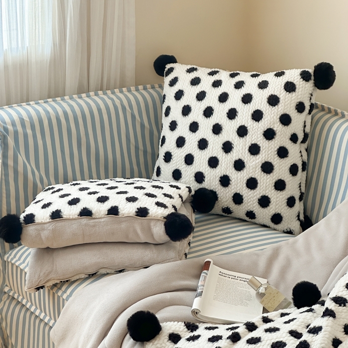 91家纺网 家纺一手货源 找家纺 多米家居 2025新款毛球波波抱枕被 波波-白