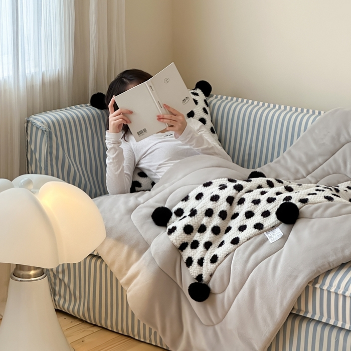 91家纺网 家纺一手货源 找家纺 多米家居 2025新款毛球波波抱枕被 波波-白