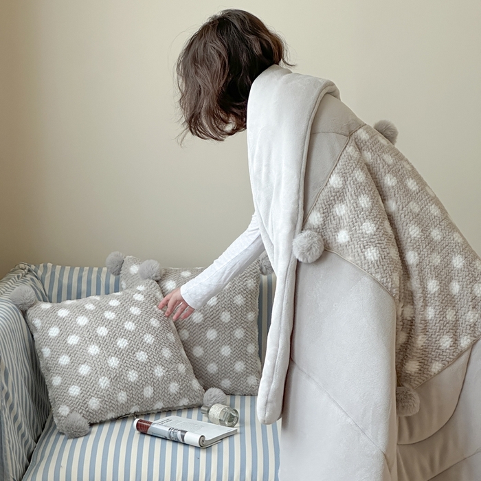 91家纺网 家纺一手货源 找家纺 多米家居 2025新款毛球波波抱枕被 波波-灰