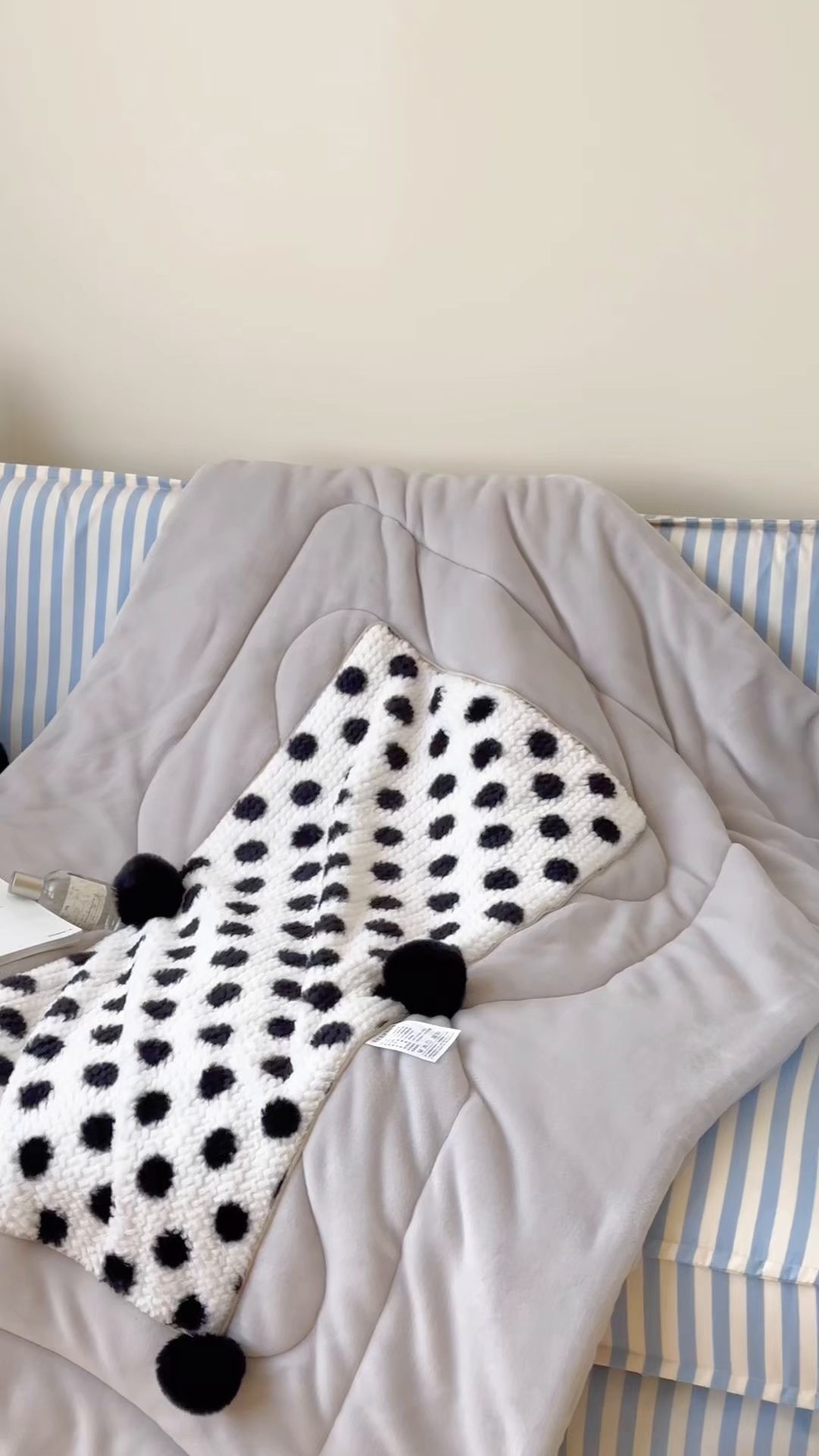 91家纺网 家纺一手货源 找家纺 多米家居 2025新款毛球波波抱枕被 波波-白