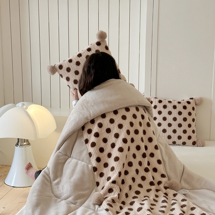 91家纺网 家纺一手货源 找家纺 多米家居 2025新款毛球波波抱枕被 波波-咖