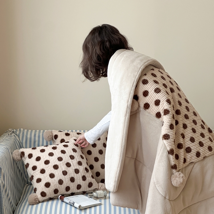 91家纺网 家纺一手货源 找家纺 多米家居 2025新款毛球波波抱枕被 波波-咖