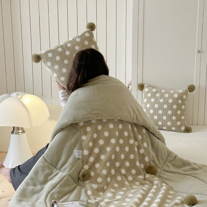 91家纺网 家纺一手货源 找家纺 多米家居 2025新款毛球波波抱枕被 波波-绿