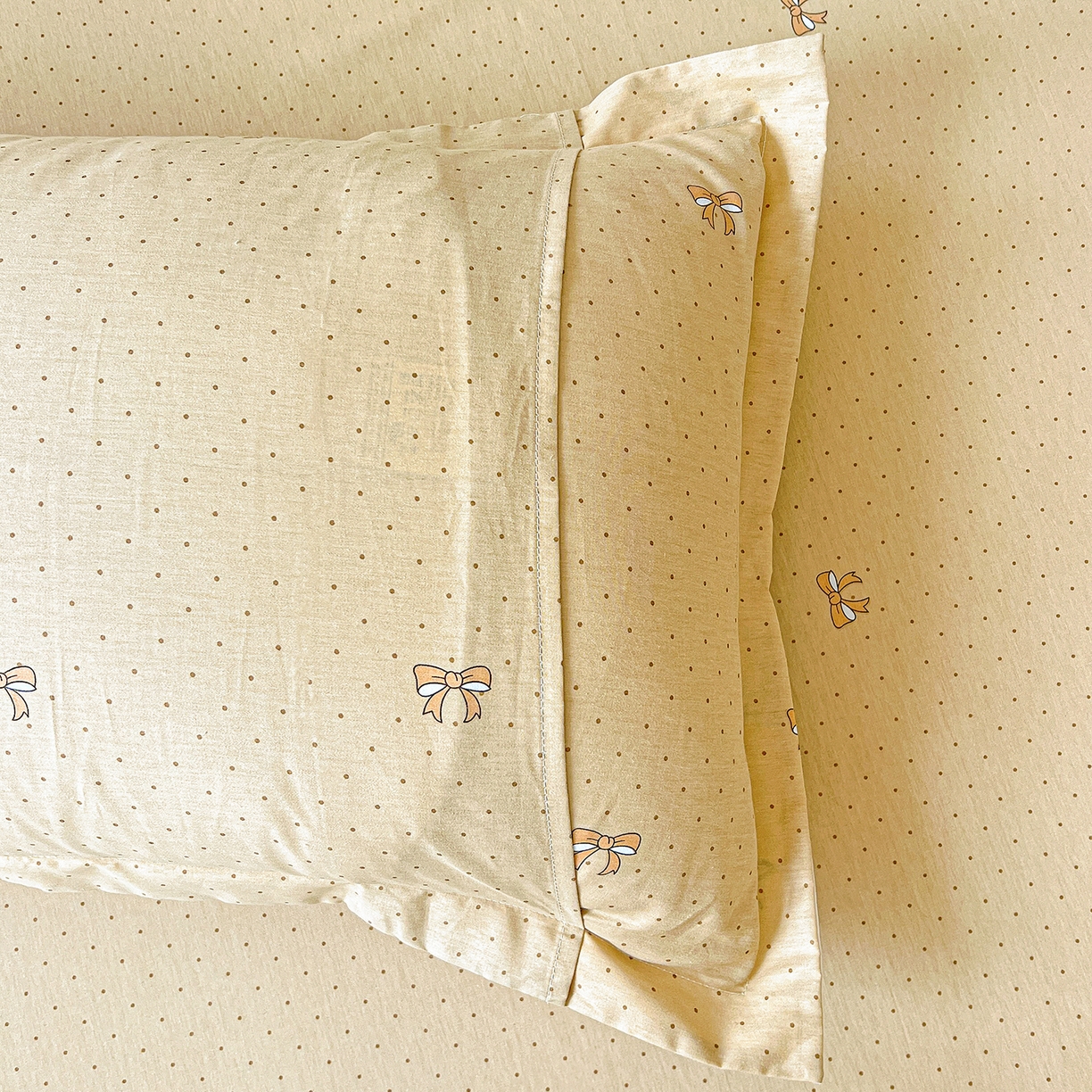 91家纺网 家纺一手货源 找家纺 恩泽家纺 2025新款加厚全棉纯棉印花系列枕套单件-单枕套 花圃小兔