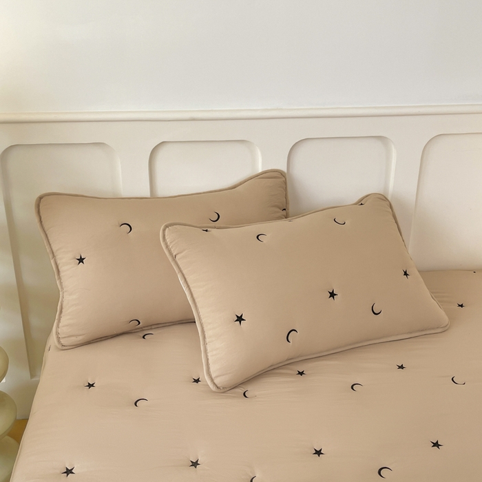 91家纺网 家纺一手货源 找家纺 （总）贝拉梦家纺 2025水洗棉刺绣夹棉床笠防滑床罩床垫保护套