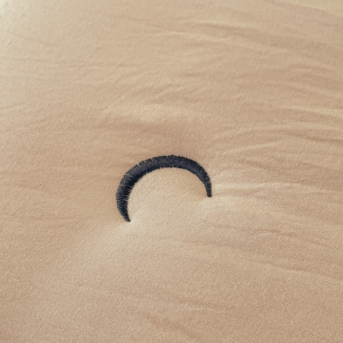 91家纺网 家纺一手货源 找家纺 （总）贝拉梦家纺 2025水洗棉刺绣夹棉床笠防滑床罩床垫保护套