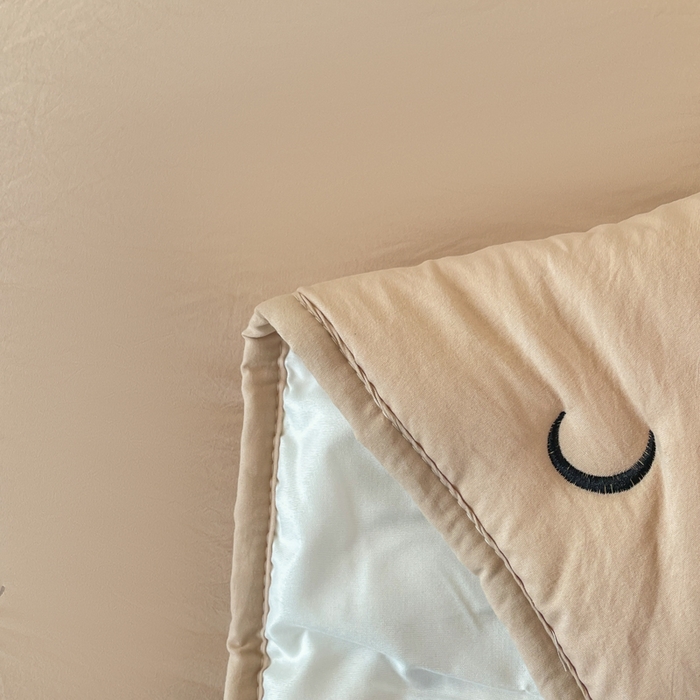 91家纺网 家纺一手货源 找家纺 （总）贝拉梦家纺 2025水洗棉刺绣夹棉床笠防滑床罩床垫保护套