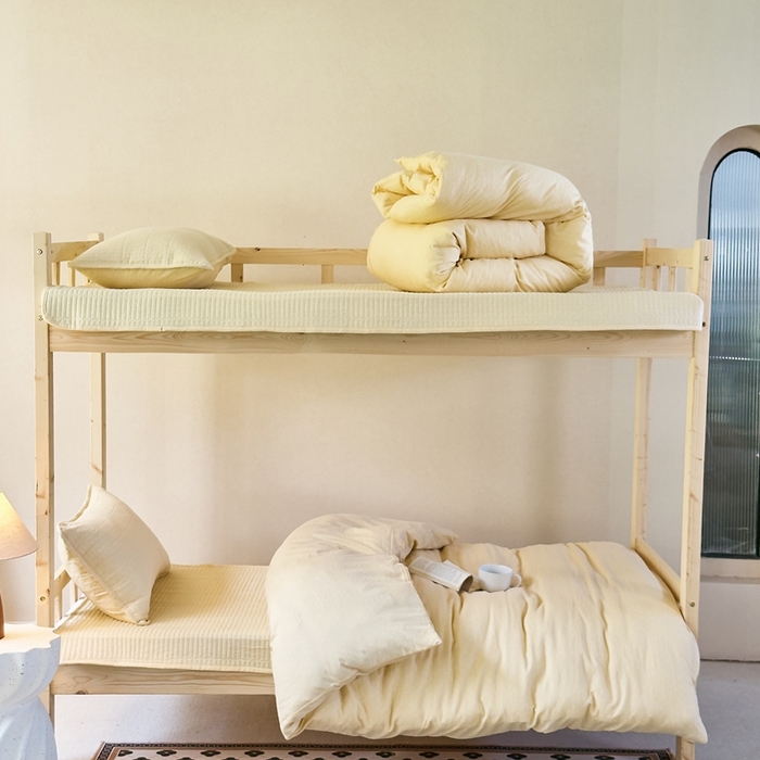 91家纺网 家纺一手货源 找家纺 梦莱斯2025新款皱皱棉学生款床盖三件套 波点黄