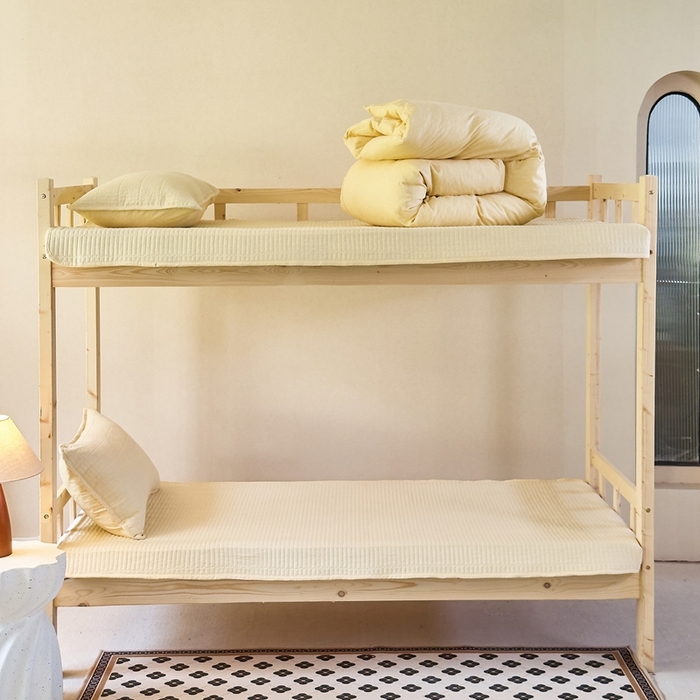 91家纺网 家纺一手货源 找家纺 梦莱斯2025新款皱皱棉学生款床盖三件套 波点黄