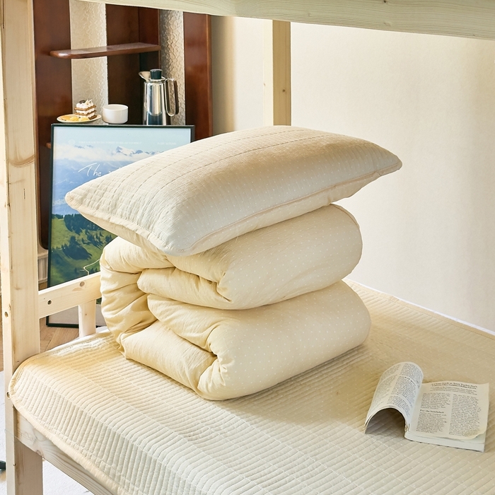 91家纺网 家纺一手货源 找家纺 梦莱斯2025新款皱皱棉学生款床盖三件套 波点黄