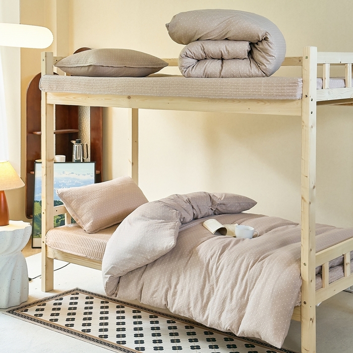 91家纺网 家纺一手货源 找家纺 梦莱斯2025新款皱皱棉学生款床盖三件套 波点咖