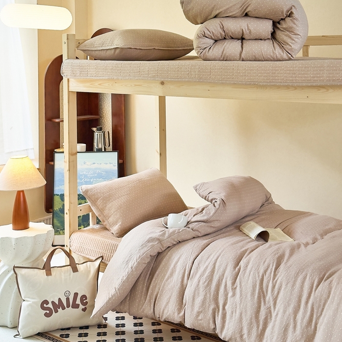 91家纺网 家纺一手货源 找家纺 梦莱斯2025新款皱皱棉学生款床盖三件套 波点咖