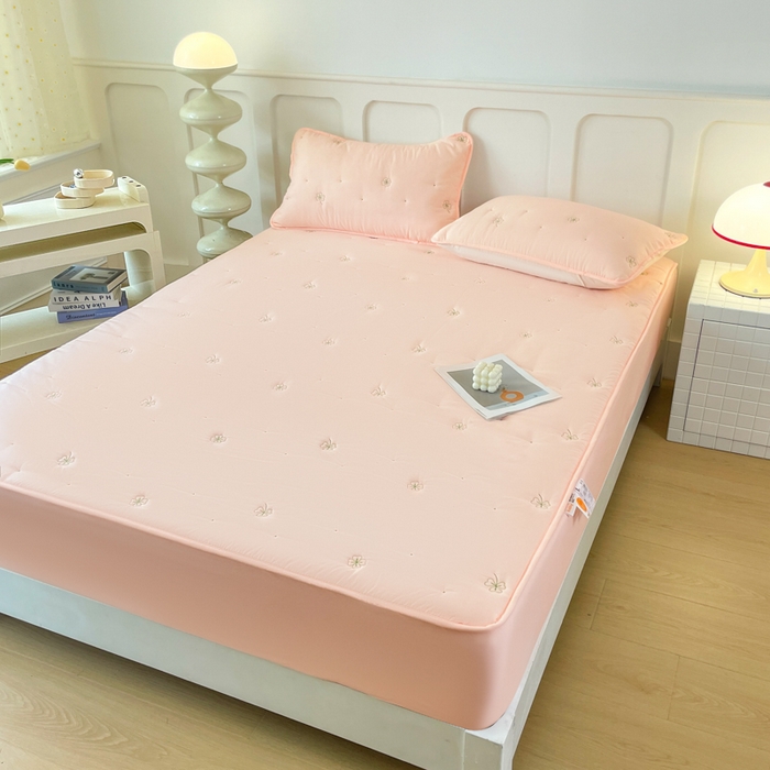 91家纺网 家纺一手货源 找家纺 贝拉梦家纺 2025水洗棉刺绣夹棉床笠防滑床罩床垫保护套 金缕扇-粉玉