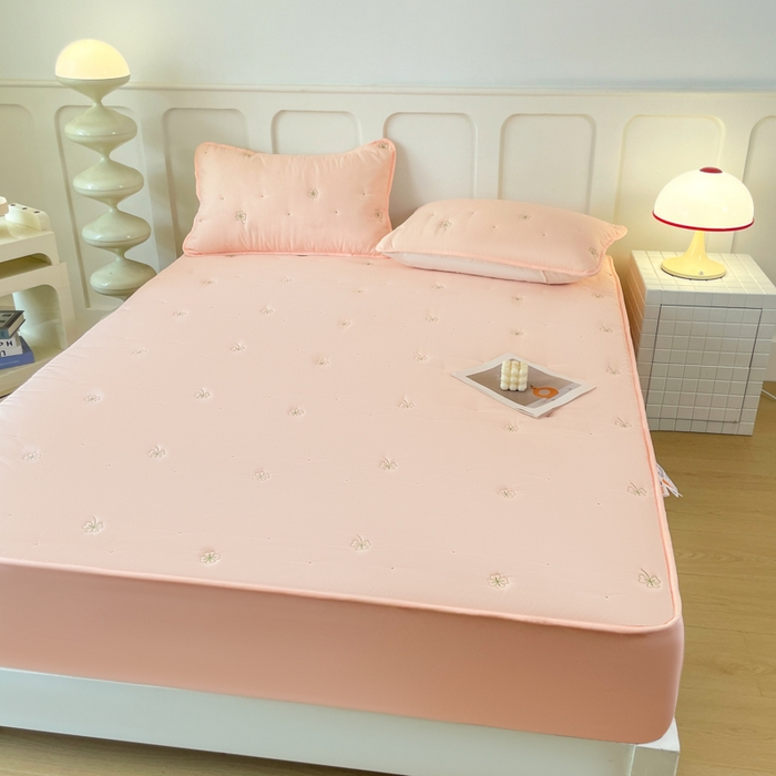 91家纺网 家纺一手货源 找家纺 贝拉梦家纺 2025水洗棉刺绣夹棉床笠防滑床罩床垫保护套 金缕扇-粉玉