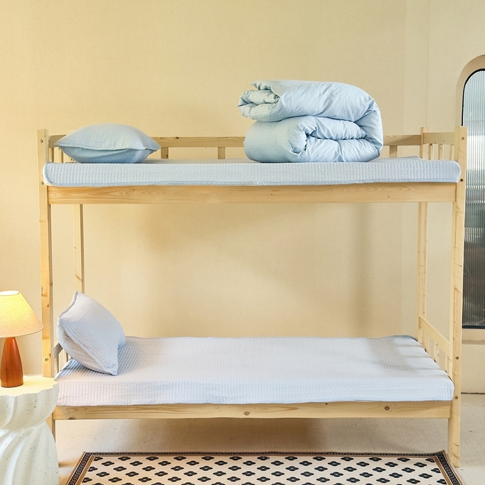 91家纺网 家纺一手货源 找家纺 梦莱斯2025新款皱皱棉学生款床盖三件套 波点蓝