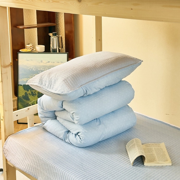 91家纺网 家纺一手货源 找家纺 梦莱斯2025新款皱皱棉学生款床盖三件套 波点蓝