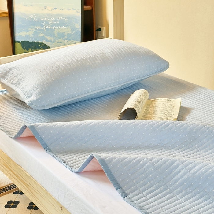 91家纺网 家纺一手货源 找家纺 梦莱斯2025新款皱皱棉学生款床盖三件套 波点蓝