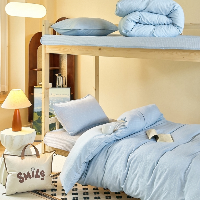 91家纺网 家纺一手货源 找家纺 梦莱斯2025新款皱皱棉学生款床盖三件套 波点蓝