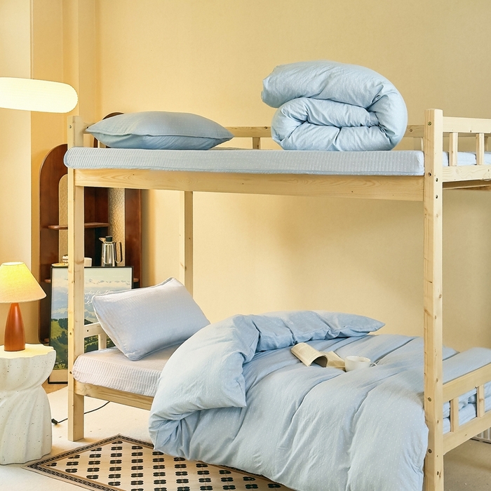 91家纺网 家纺一手货源 找家纺 梦莱斯2025新款皱皱棉学生款床盖三件套 波点蓝