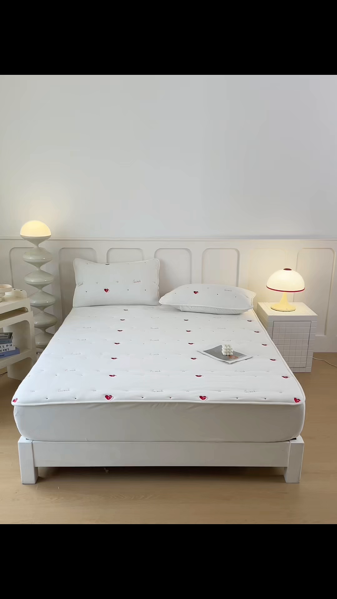 91家纺网 家纺一手货源 找家纺 贝拉梦家纺 2025水洗棉刺绣夹棉床笠防滑床罩床垫保护套 蜜吻痕-奶白