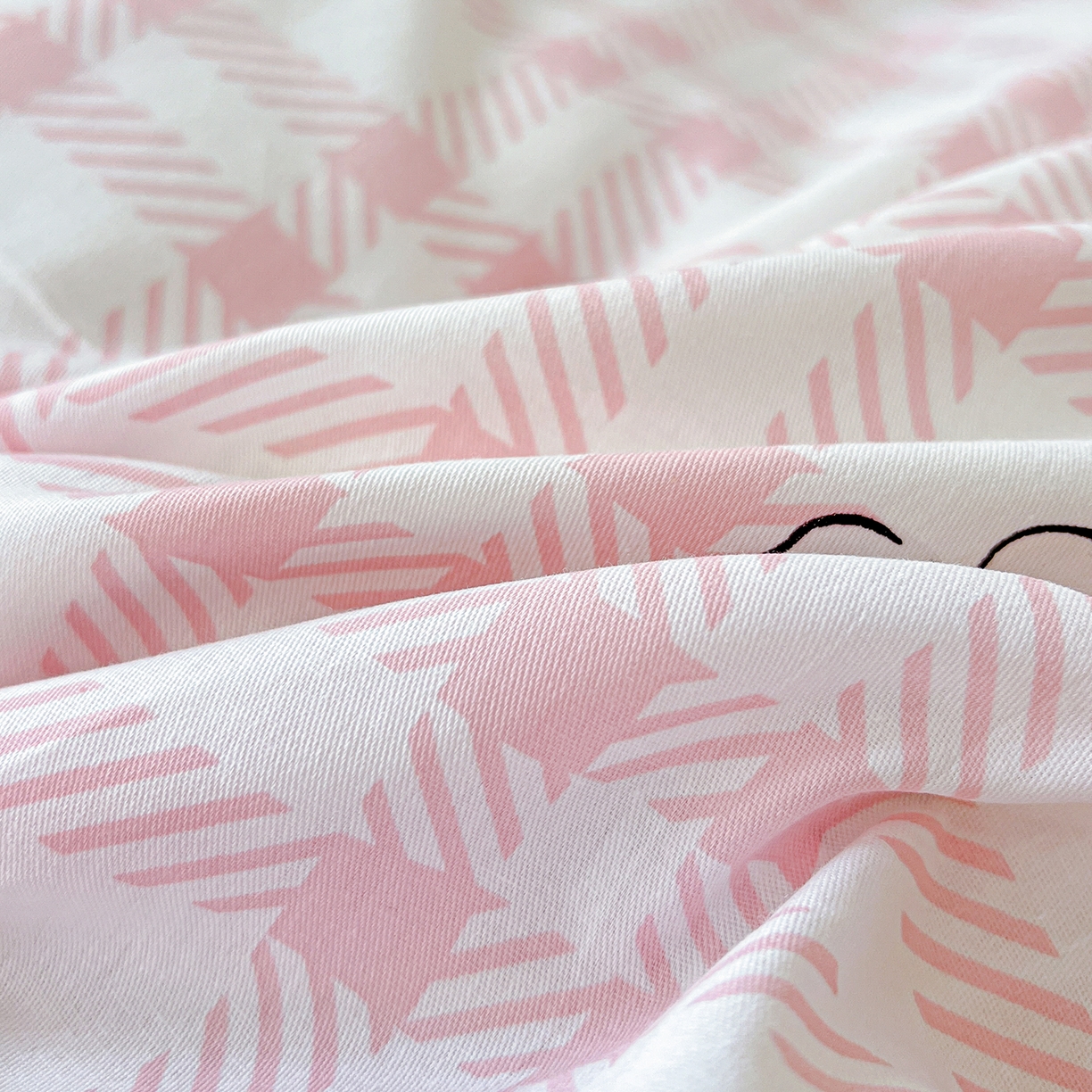 91家纺网 家纺一手货源 找家纺 恩泽家纺 2025新款加厚全棉纯棉印花系列枕套单件-单枕套 荔枝小熊