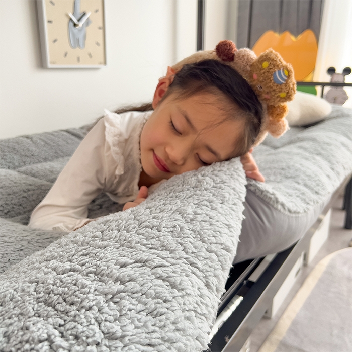 91家纺网 家纺一手货源 找家纺 缦纱 2025新款保暖羊羔绒暖冬床垫学生季宿舍床垫-学生床垫 灰色