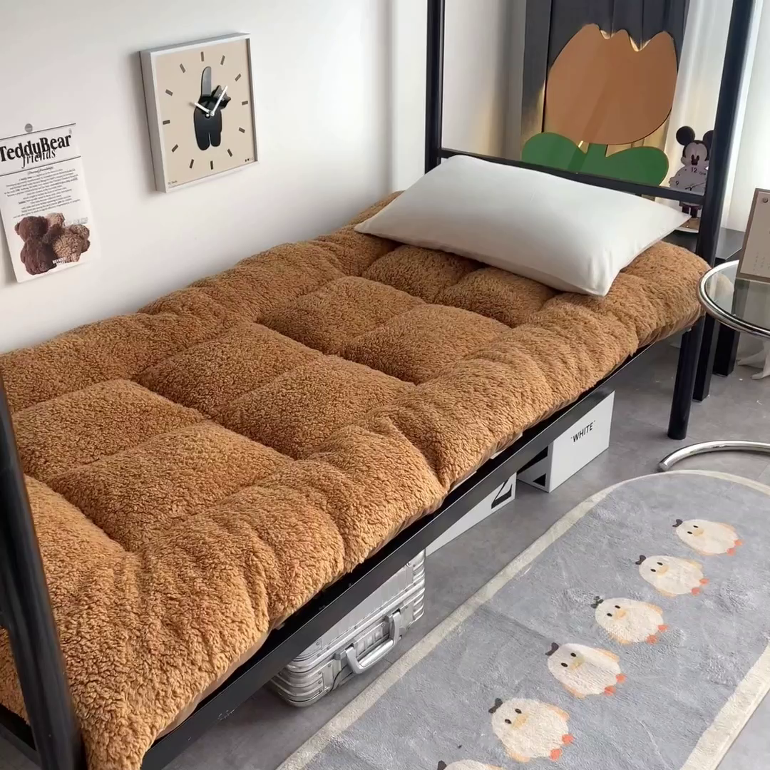 91家纺网 家纺一手货源 找家纺 缦纱 2025新款保暖羊羔绒暖冬床垫学生季宿舍床垫-学生床垫 咖啡色