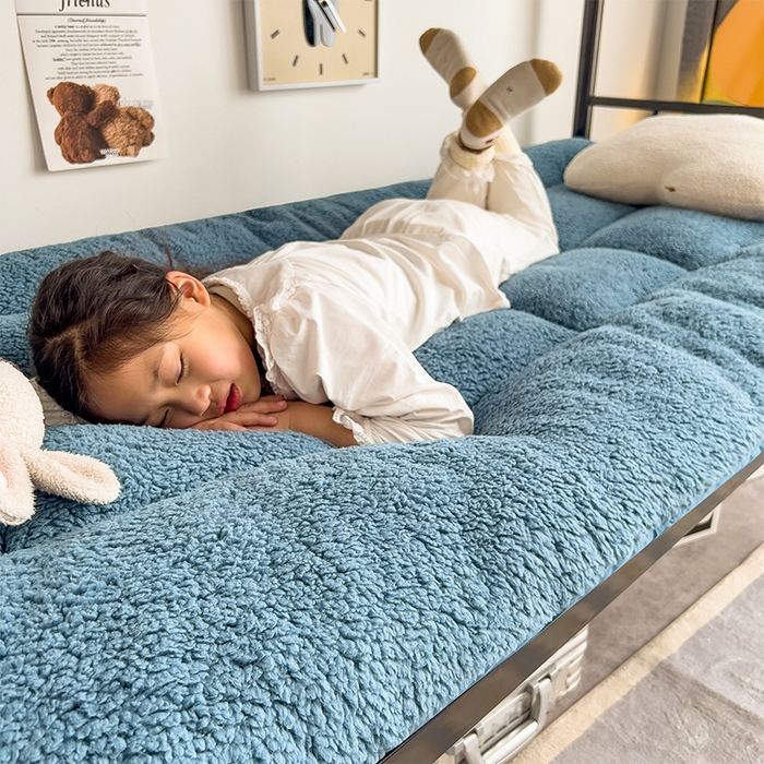 91家纺网 家纺一手货源 找家纺 缦纱 2025新款保暖羊羔绒暖冬床垫学生季宿舍床垫-学生床垫 蓝色