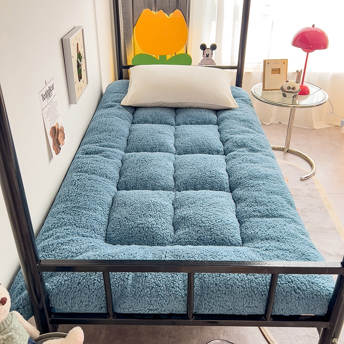 91家纺网 家纺一手货源 找家纺 缦纱 2025新款保暖羊羔绒暖冬床垫学生季宿舍床垫-学生床垫 蓝色