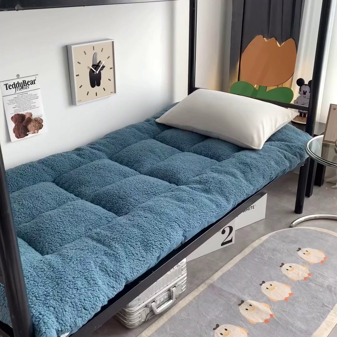 91家纺网 家纺一手货源 找家纺 缦纱 2025新款保暖羊羔绒暖冬床垫学生季宿舍床垫-学生床垫 蓝色