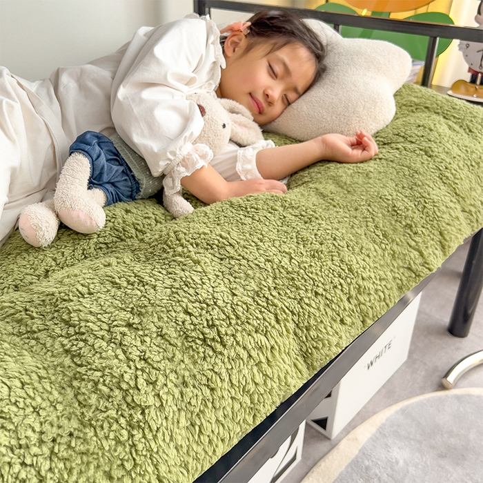 91家纺网 家纺一手货源 找家纺 缦纱 2025新款保暖羊羔绒暖冬床垫学生季宿舍床垫-学生床垫 绿色