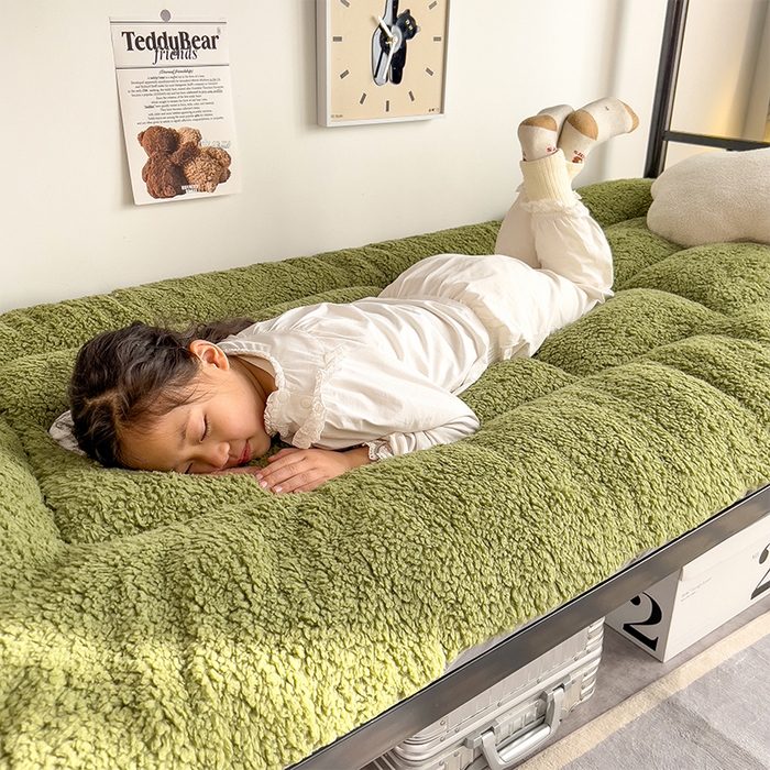 91家纺网 家纺一手货源 找家纺 缦纱 2025新款保暖羊羔绒暖冬床垫学生季宿舍床垫-学生床垫 绿色