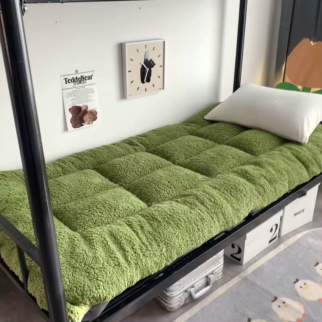 91家纺网 家纺一手货源 找家纺 缦纱 2025新款保暖羊羔绒暖冬床垫学生季宿舍床垫-学生床垫 绿色