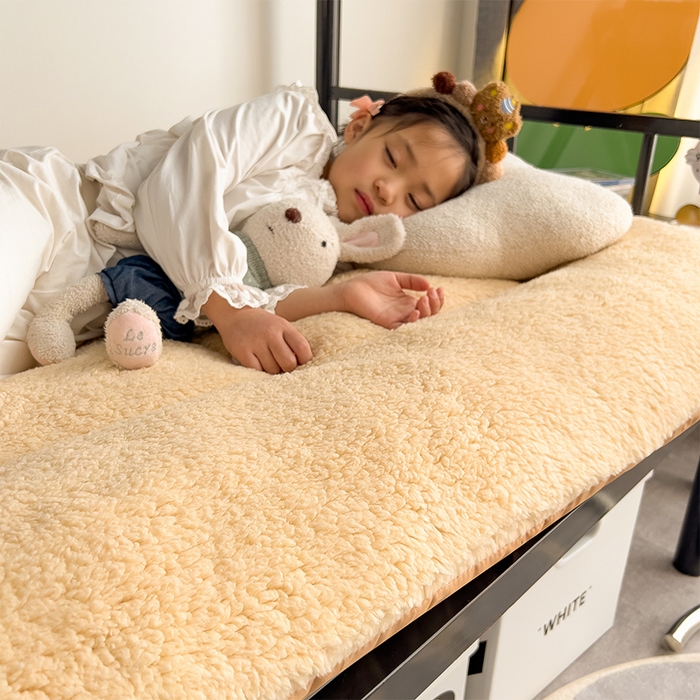 91家纺网 家纺一手货源 找家纺 缦纱 2025新款保暖羊羔绒暖冬床垫学生季宿舍床垫-学生床垫 驼色